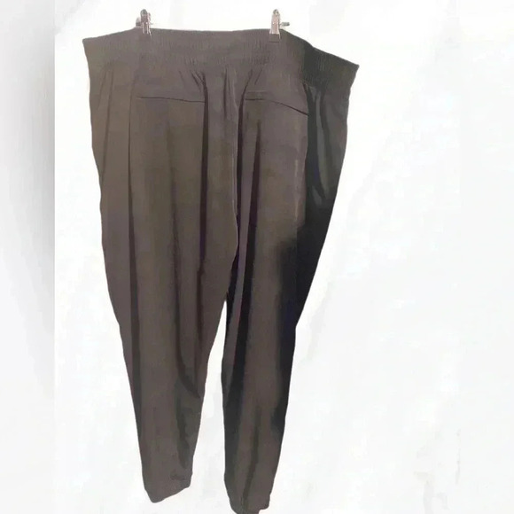 Athleta Brooklyn lined black athletic camo casual jogger style pant 24 - Picture 2 of 5